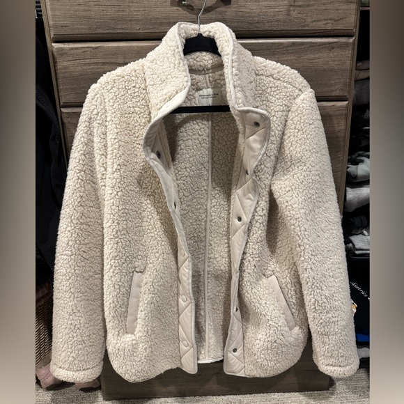 Abercrombie & Fitch Jackets & Blazers - Abercombie Cream Teddy Sherpa Jacket